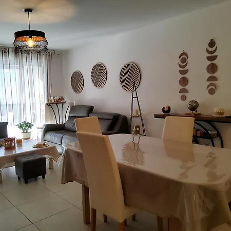 Apartment 2 - 50 M De La - Parking *