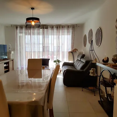 2 - 50 M De La - Parking Apartment *