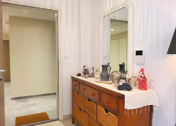 2 - 50 M De La - Parking Apartment