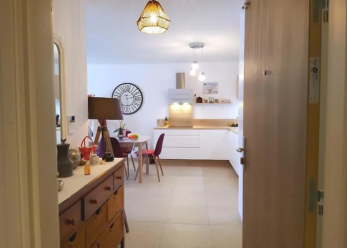 Apartment 2 - 50 M De La - Parking *