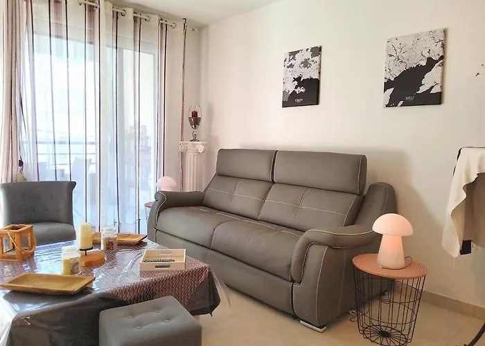 2 - 50 M De La - Parking *