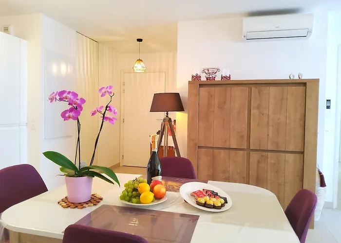 2 - 50 M De La - Parking Fréjus