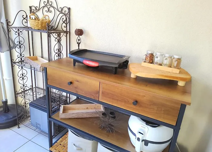 2 - 50 M De La - Parking Apartment *