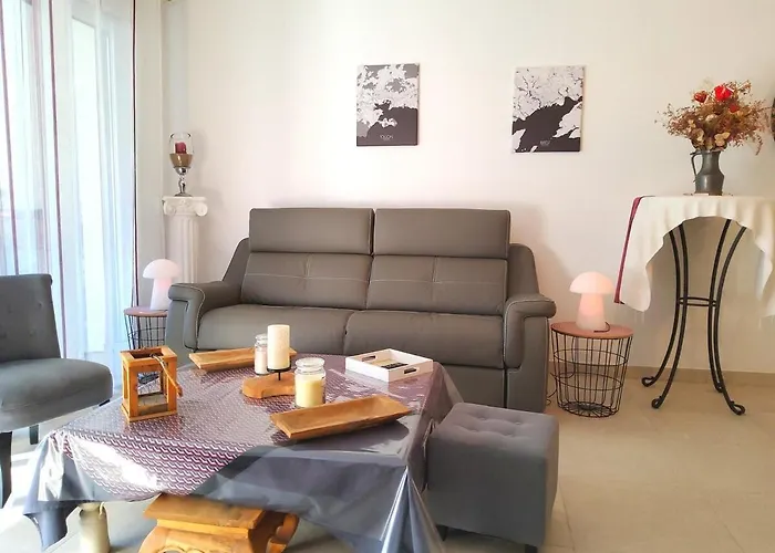 2 - 50 M De La - Parking *