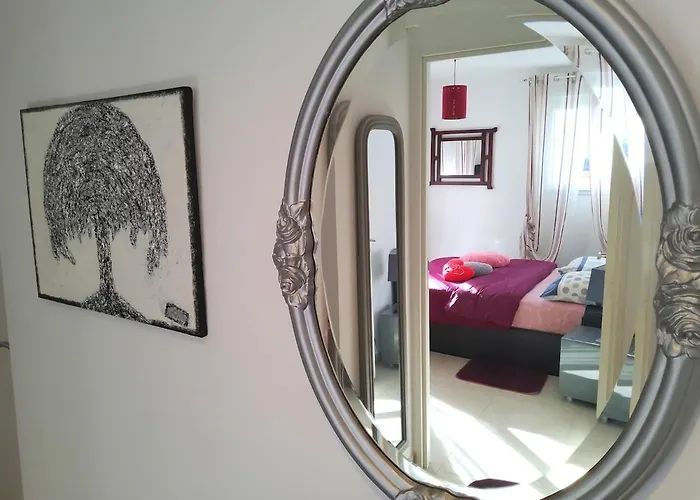 Séduisant 68m2 - 200 M De La - Centre Appartement