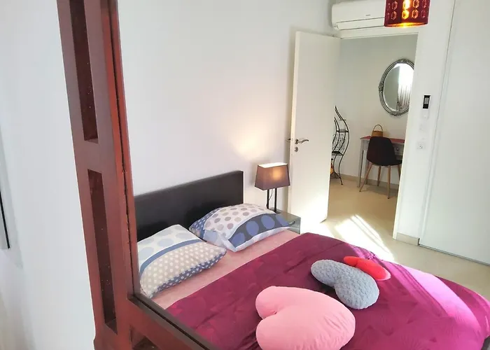 Apartment 2 - 50 M De La - Parking