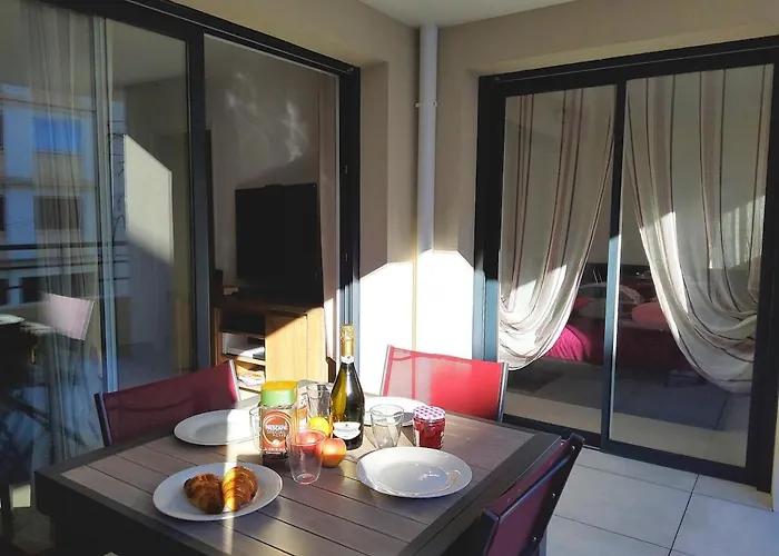 2 - 50 M De La - Parking *