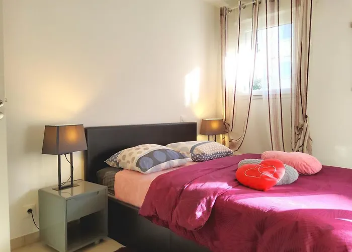 2 - 50 M De La - Parking