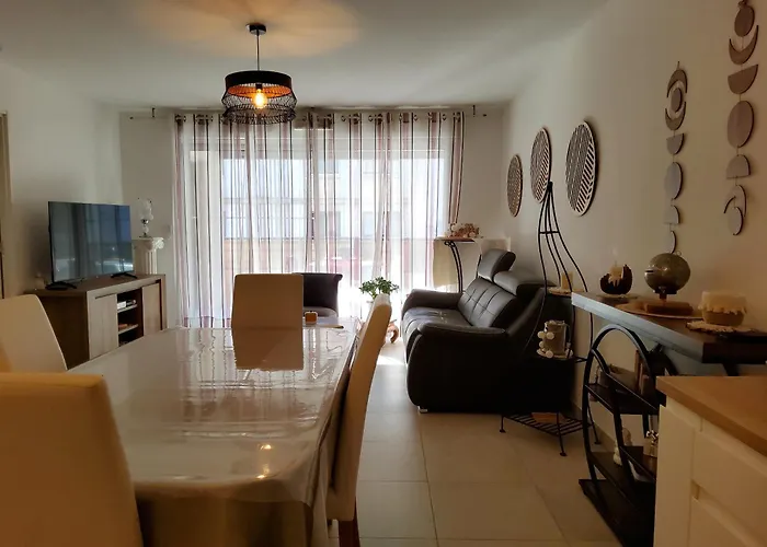 2 - 50 M De La - Parking Apartment *