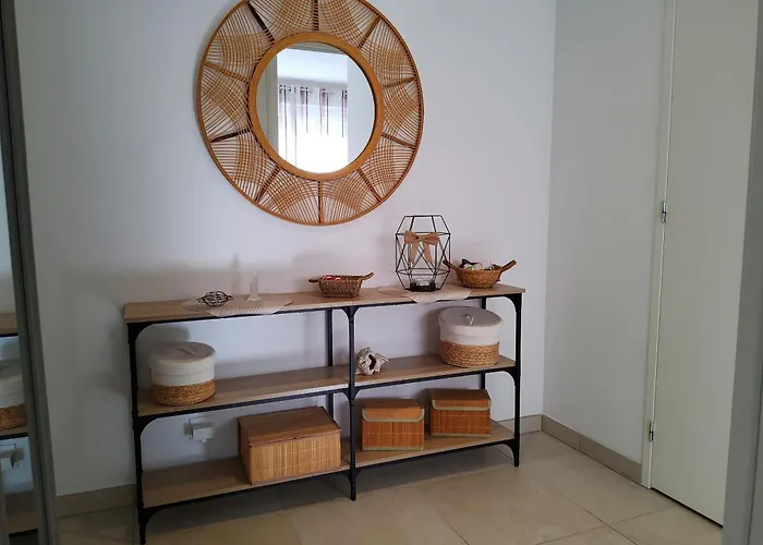 Apartment 2 - 50 M De La - Parking